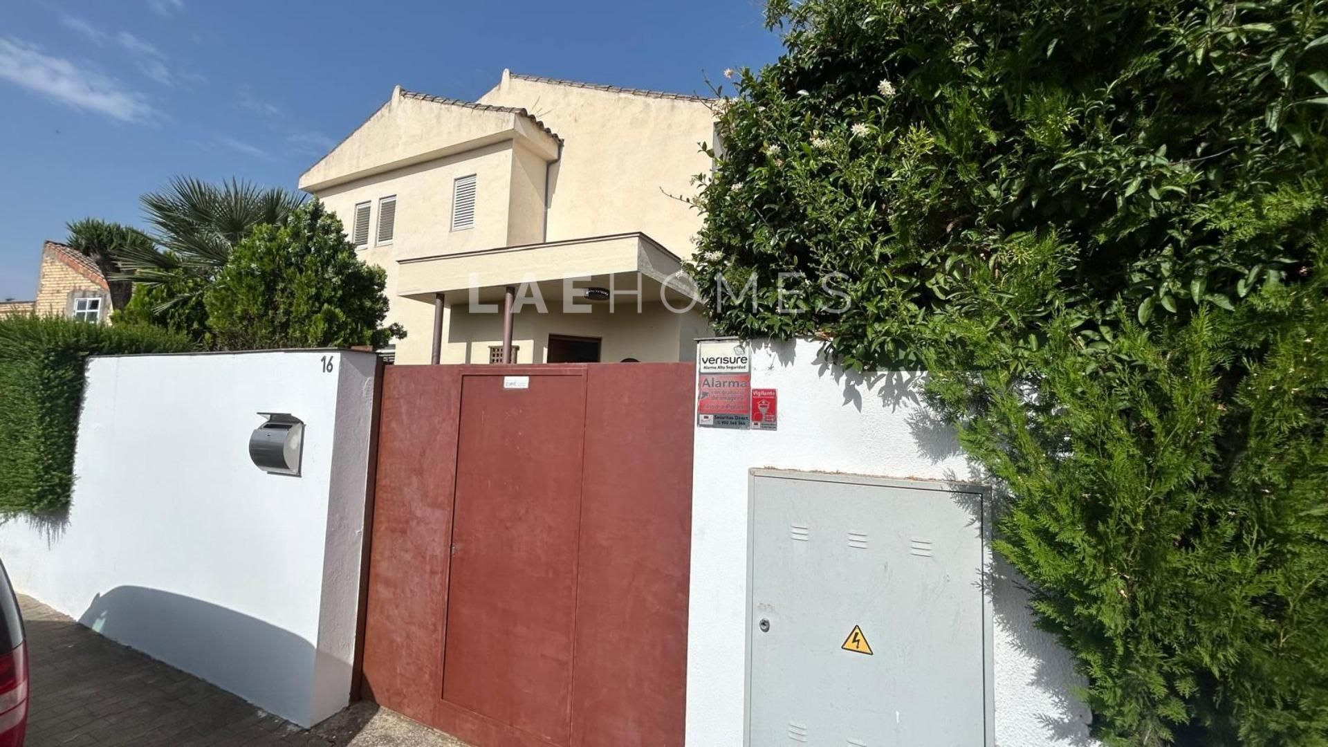 Exterior view of House or chalet for sale in Mairena del Aljarafe  with Air Conditioner, Private garden and Terrace