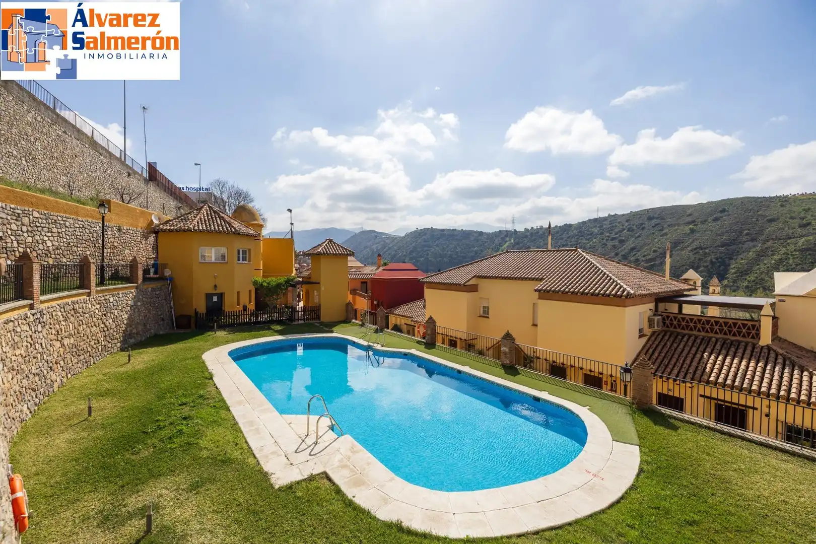 Jardín de Casa adosada en venta en Granada con Aire acondicionado, Calefacción y Jardín privado