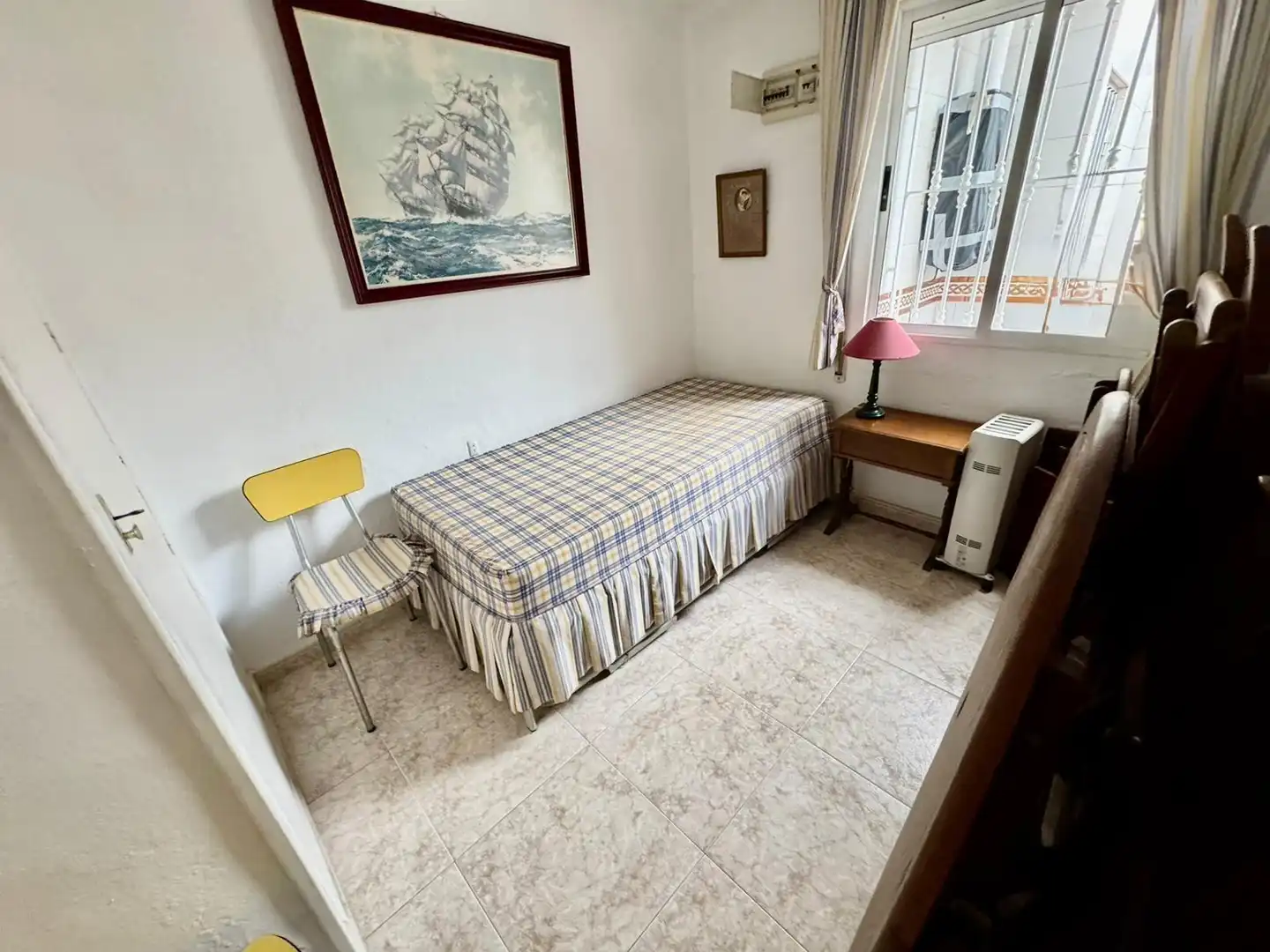 Habitación de Casa adosada en venta en Punta Umbría con Terraza, Amueblado y Balcón
