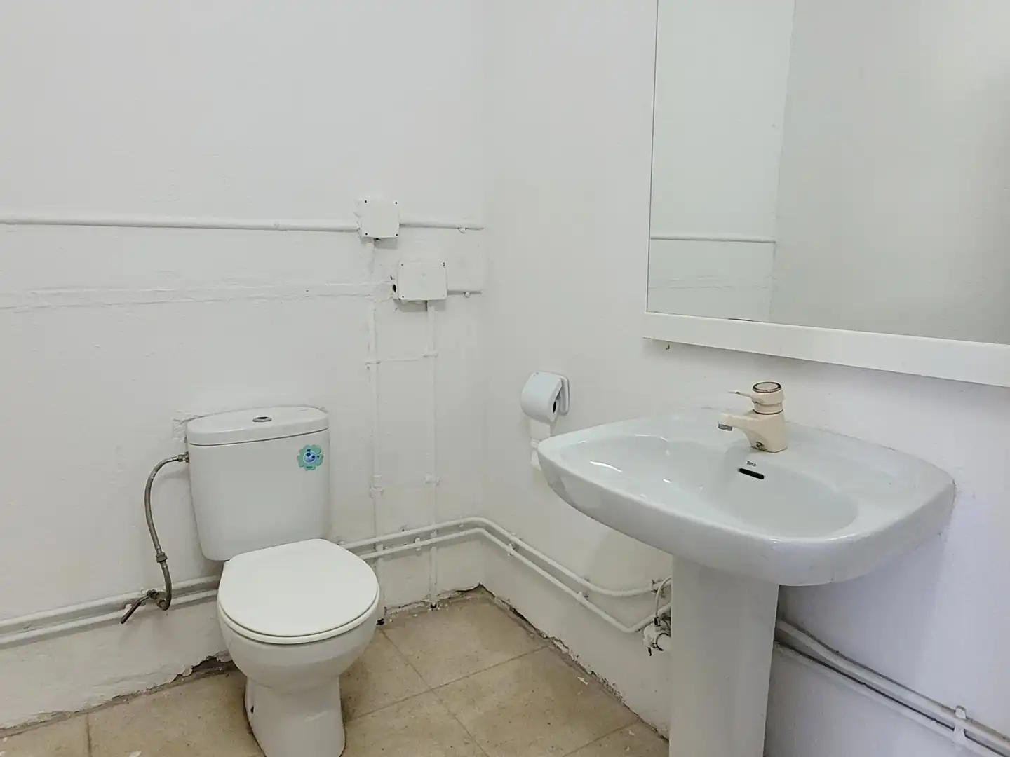 Baño de Nave industrial de alquiler en Bell-lloc d'Urgell