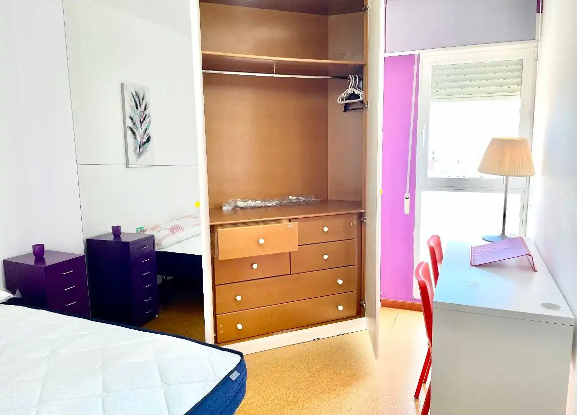 Schlafzimmer von Wohnung zur untervermieten in Valencia mit Klimaanlage, Heizung und Möbliert