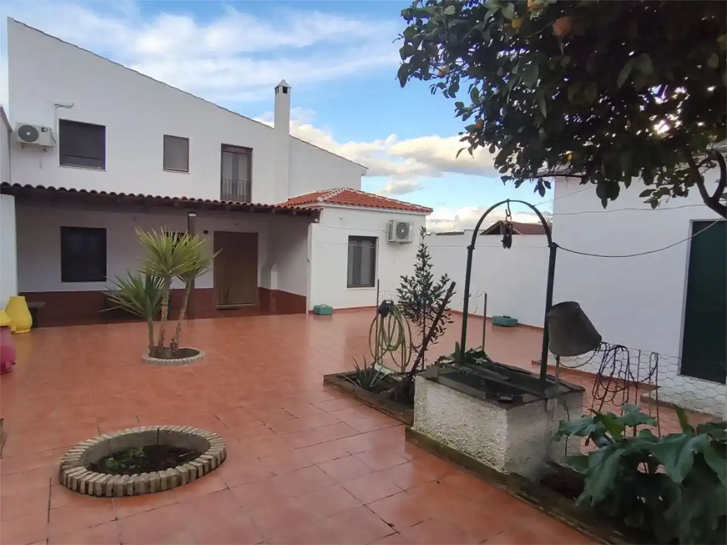 Vista exterior de Pis en venda en Beas amb Aire condicionat, Jardí privat i Parquet