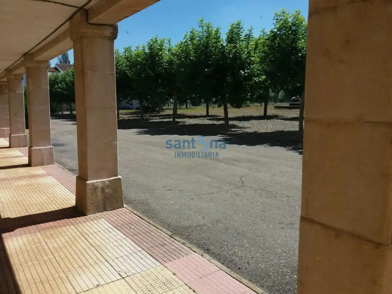 Parking de Apartamento en venta en Mansilla de las Mulas con Terraza, Trastero y Amueblado