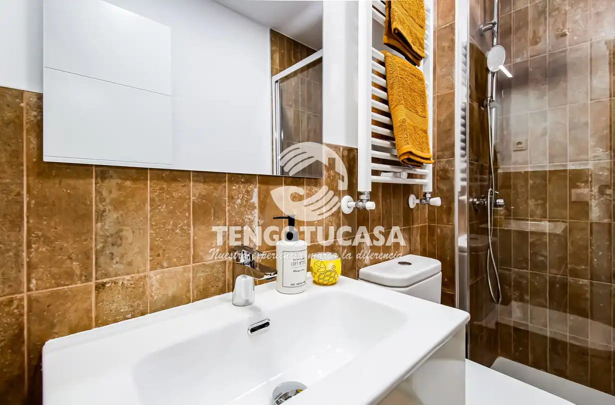 Badezimmer von Wohnung zum Verkauf in Madrid mit Klimaanlage, Heizung und Terrasse