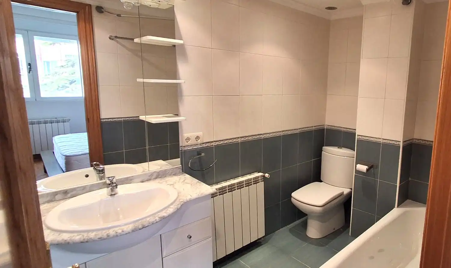 Bathroom of Flat for sale in Valladolid  with Heating and Parquet flooring