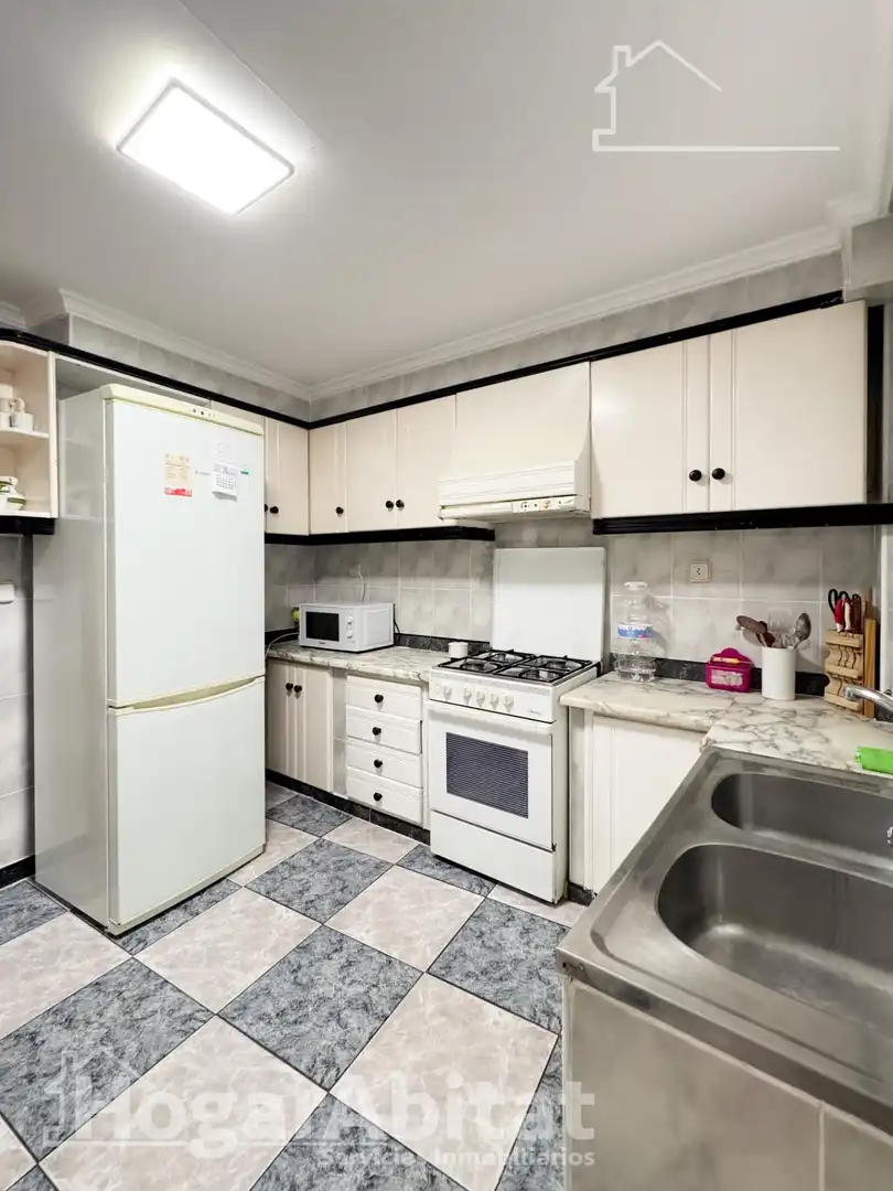Kitchen of Flat for sale in Paterna  with Terrace and Balcony