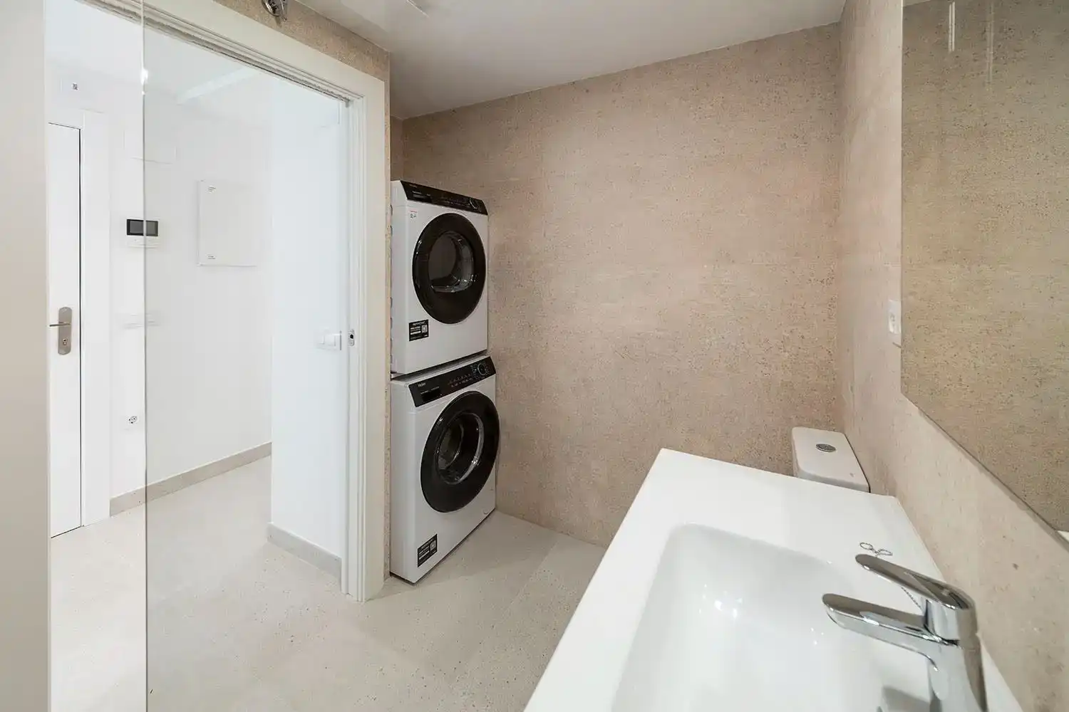 Badezimmer von Wohnung zur Miete in  Zaragoza Capital mit Klimaanlage und Balkon