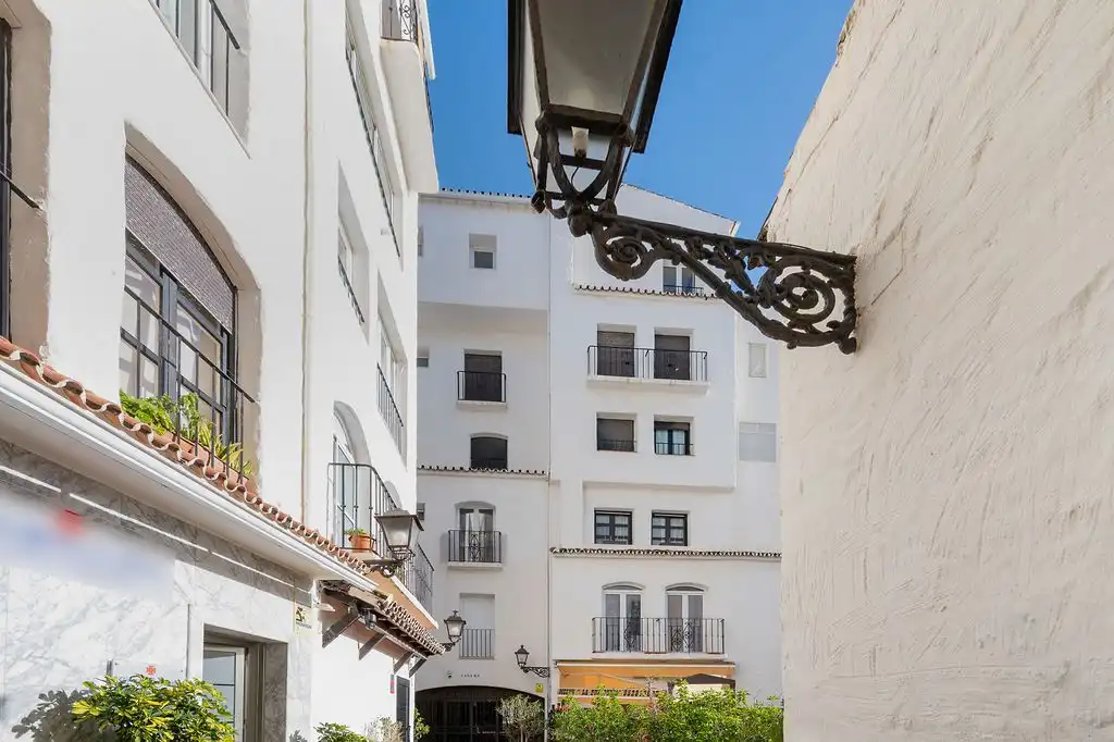 Vista exterior de Pis en venda en Marbella amb Calefacció i Terrassa