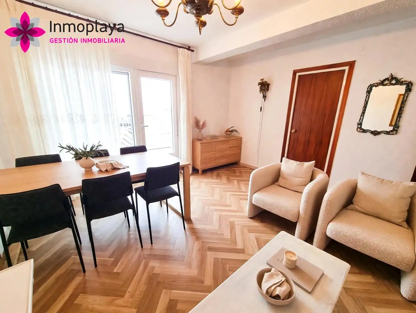 Wohnzimmer von Dachboden zum Verkauf in Noja mit Terrasse und Möbliert