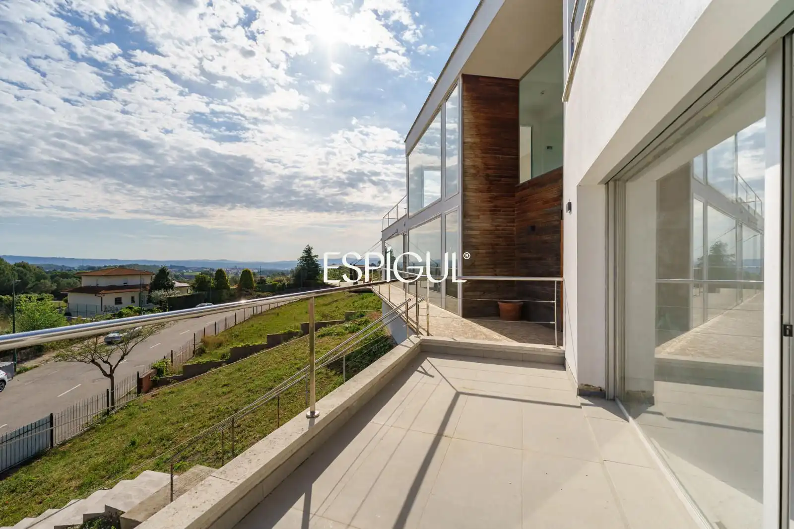 Vista exterior de Casa o xalet en venda en Sant Esteve Sesrovires amb Aire condicionat, Calefacció i Traster