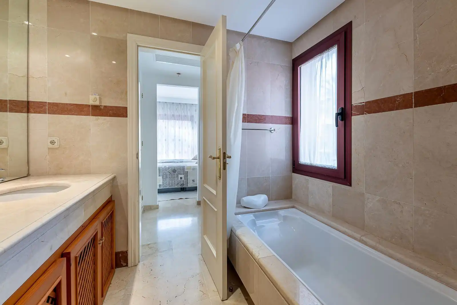 Badezimmer von Maisonette zum Verkauf in Estepona mit Klimaanlage, Terrasse und Möbliert