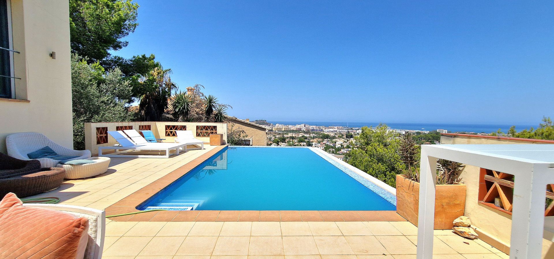 Piscina de Casa o xalet en venda en Dénia amb Aire condicionat, Jardí privat i Terrassa