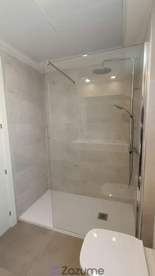 Baño de Piso de alquiler en Benalmádena con Aire acondicionado, Parquet y Terraza
