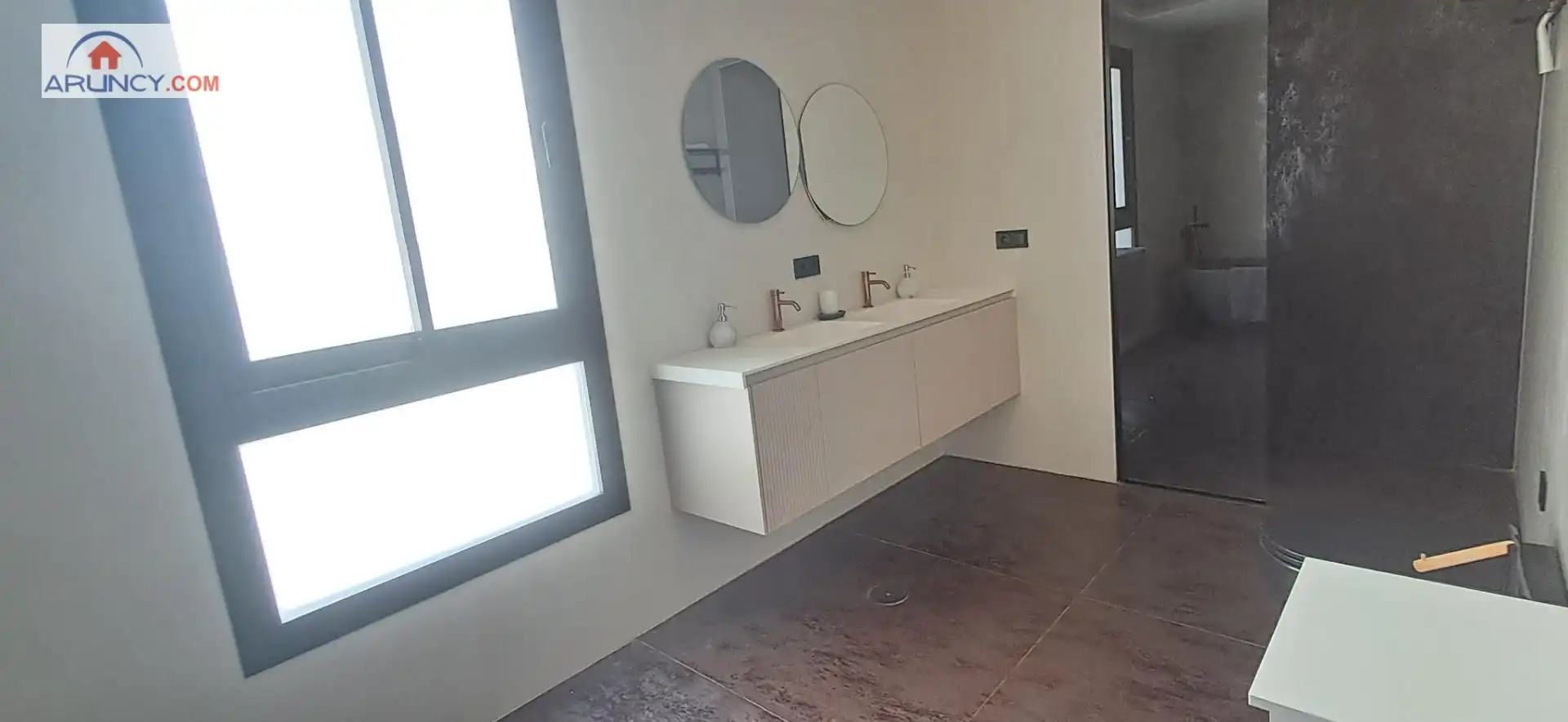 Bany de Casa o xalet de lloguer en Montequinto amb Aire condicionat, Jardí privat i Piscina