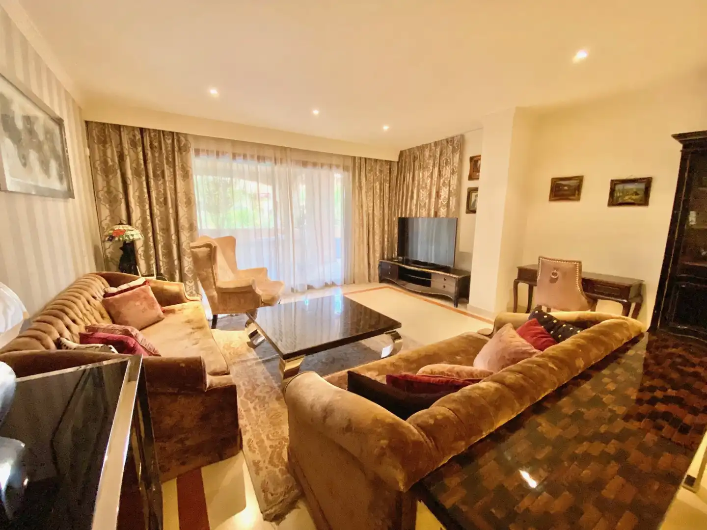 Wohnzimmer von Wohnungen zur Miete in Marbella mit Klimaanlage, Terrasse und Schwimmbad