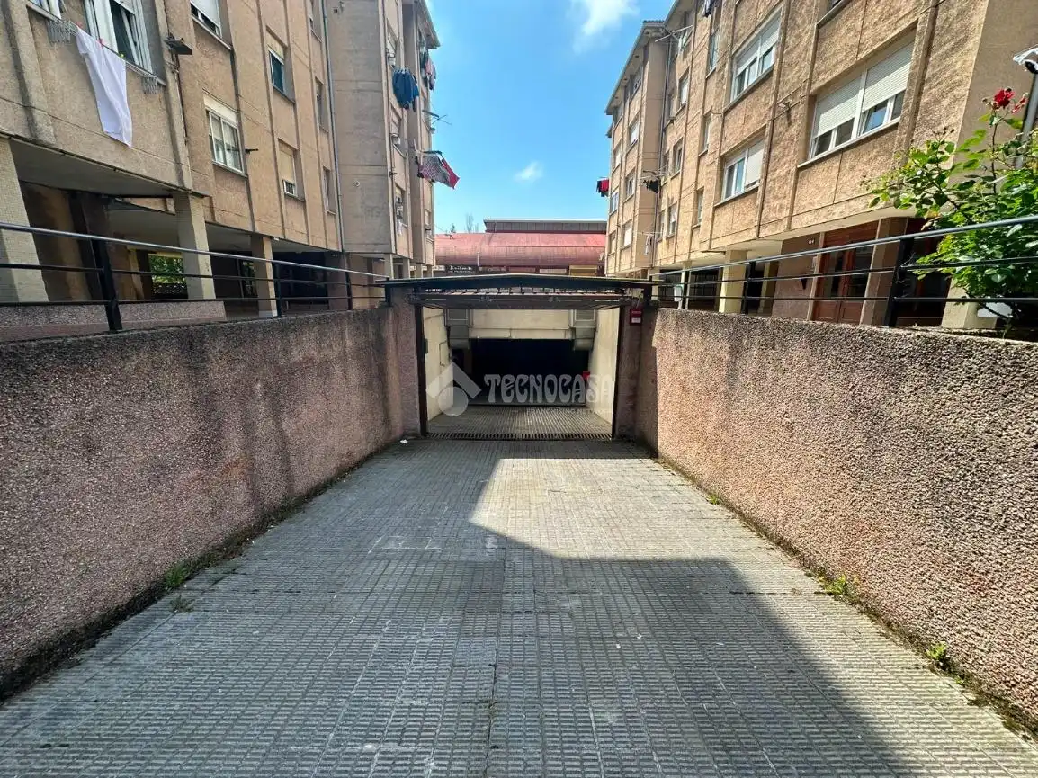 Parkplatz von Garage zum Verkauf in Santander