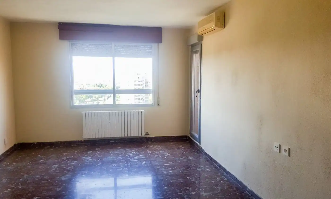 Schlafzimmer von Wohnung zur Miete in Zaragoza mit Klimaanlage, Heizung und Privatgarten