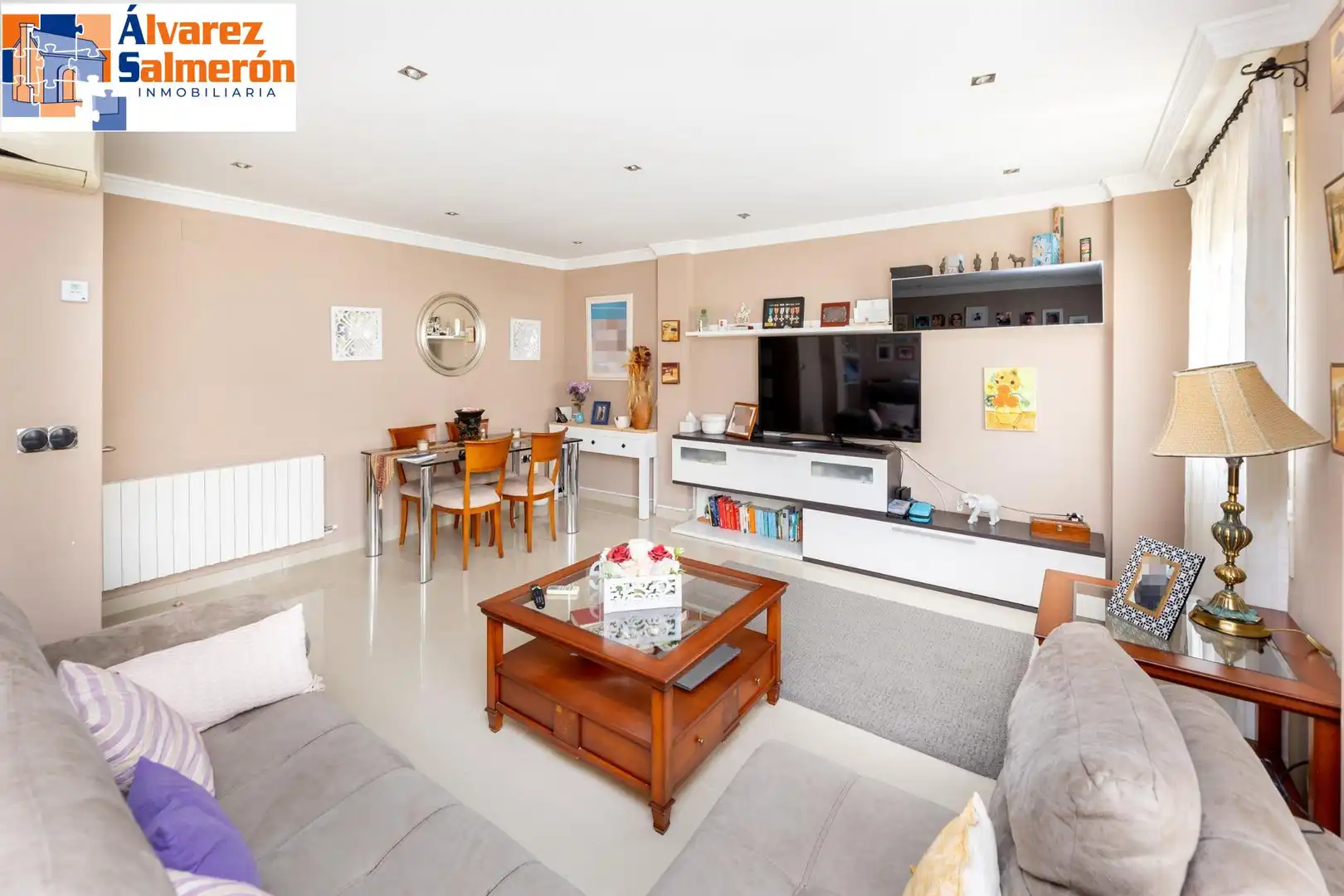 Sala de estar de Casa o chalet en venta en Huétor Vega con Aire acondicionado, Calefacción y Jardín privado