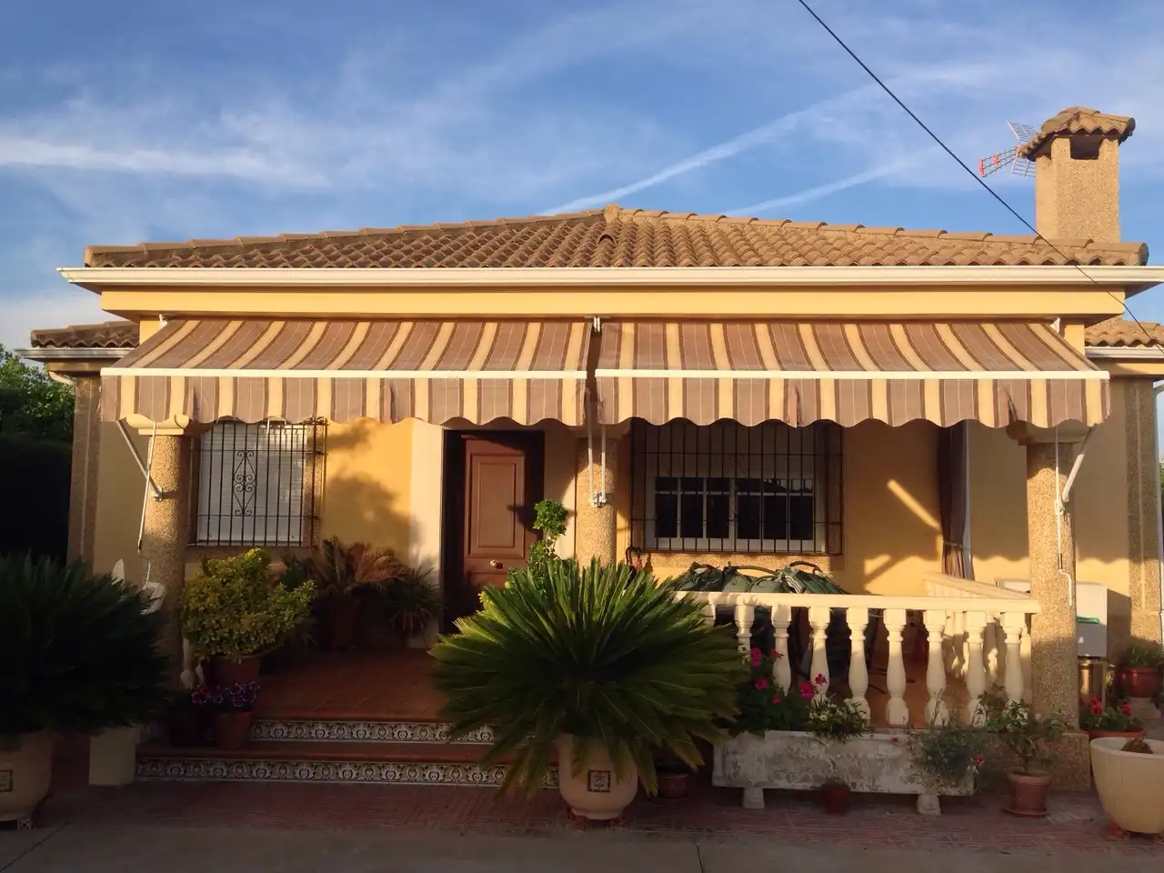 Exterior view of Houses for sale in Córdoba  with Air Conditioner, Private garden and Terrace
