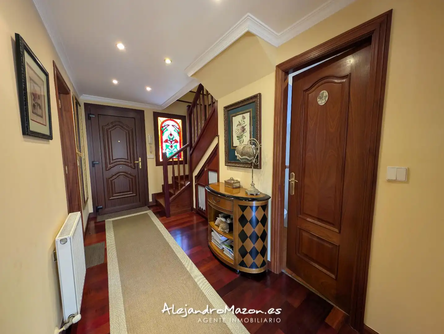 Einfamilien-Reihenhaus zum Verkauf in Castro-Urdiales mit Heizung, Privatgarten und Terrasse
