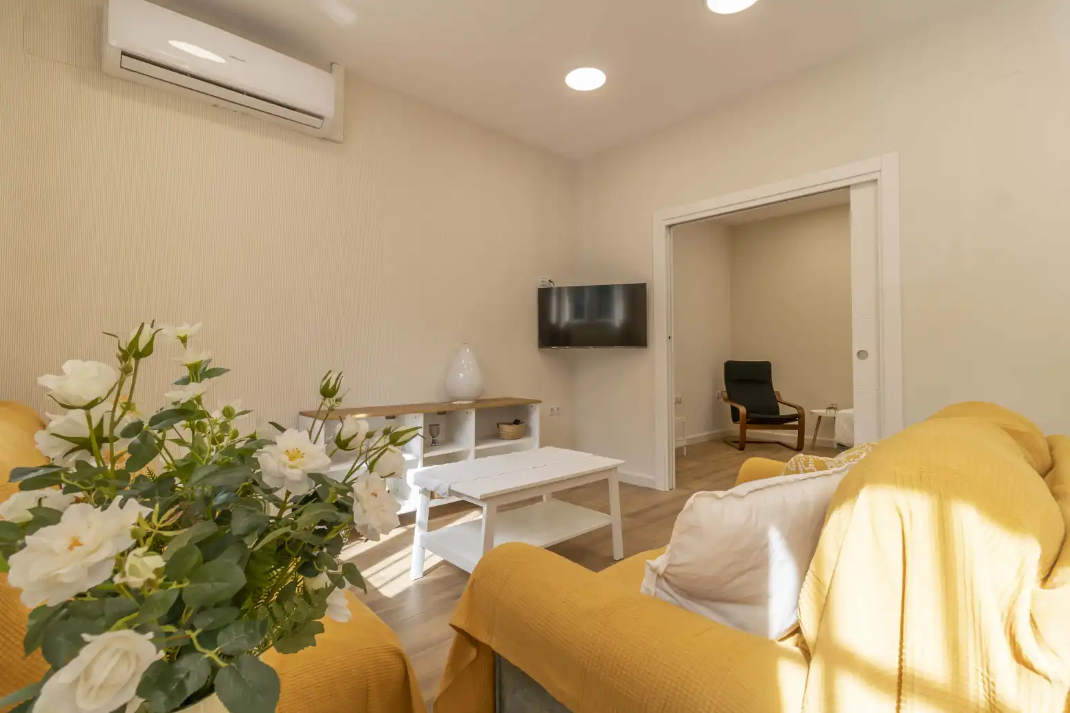 Sala d'estar de Pis de lloguer en Sevilla amb Aire condicionat, Calefacció i Moblat