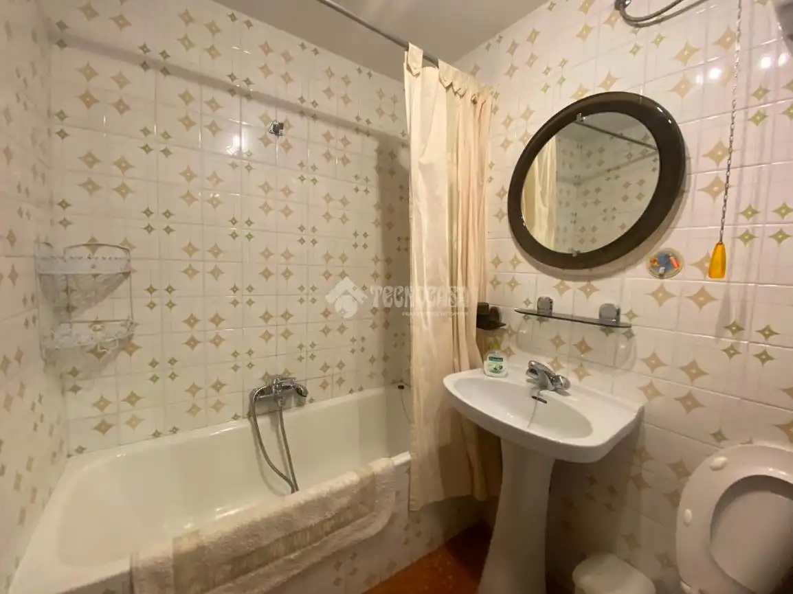 Baño de Piso en venta en Zaragoza con Calefacción, Terraza y Balcón