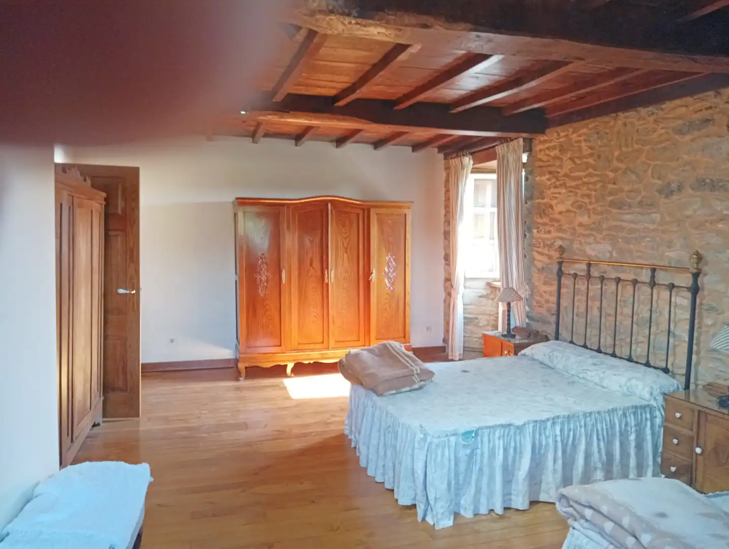 Schlafzimmer von Country house zum Verkauf in Arzúa mit Klimaanlage, Heizung und Privatgarten