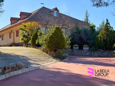 Detached house with pool for sale in Moratalla
