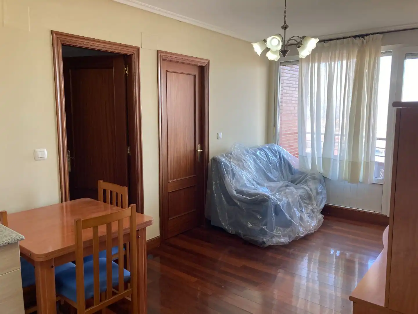 Sala de estar de Piso en venta en Santurtzi  con Terraza y Balcón