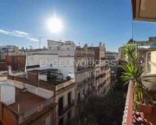 Exterior view of Apartment for sale in  Barcelona Capital  with Air Conditioner and Balcony