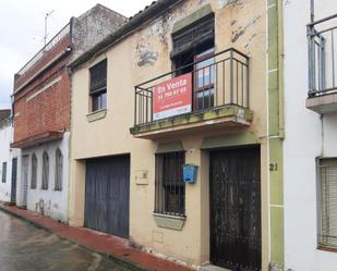 Exterior view of House or chalet for sale in Madroñera