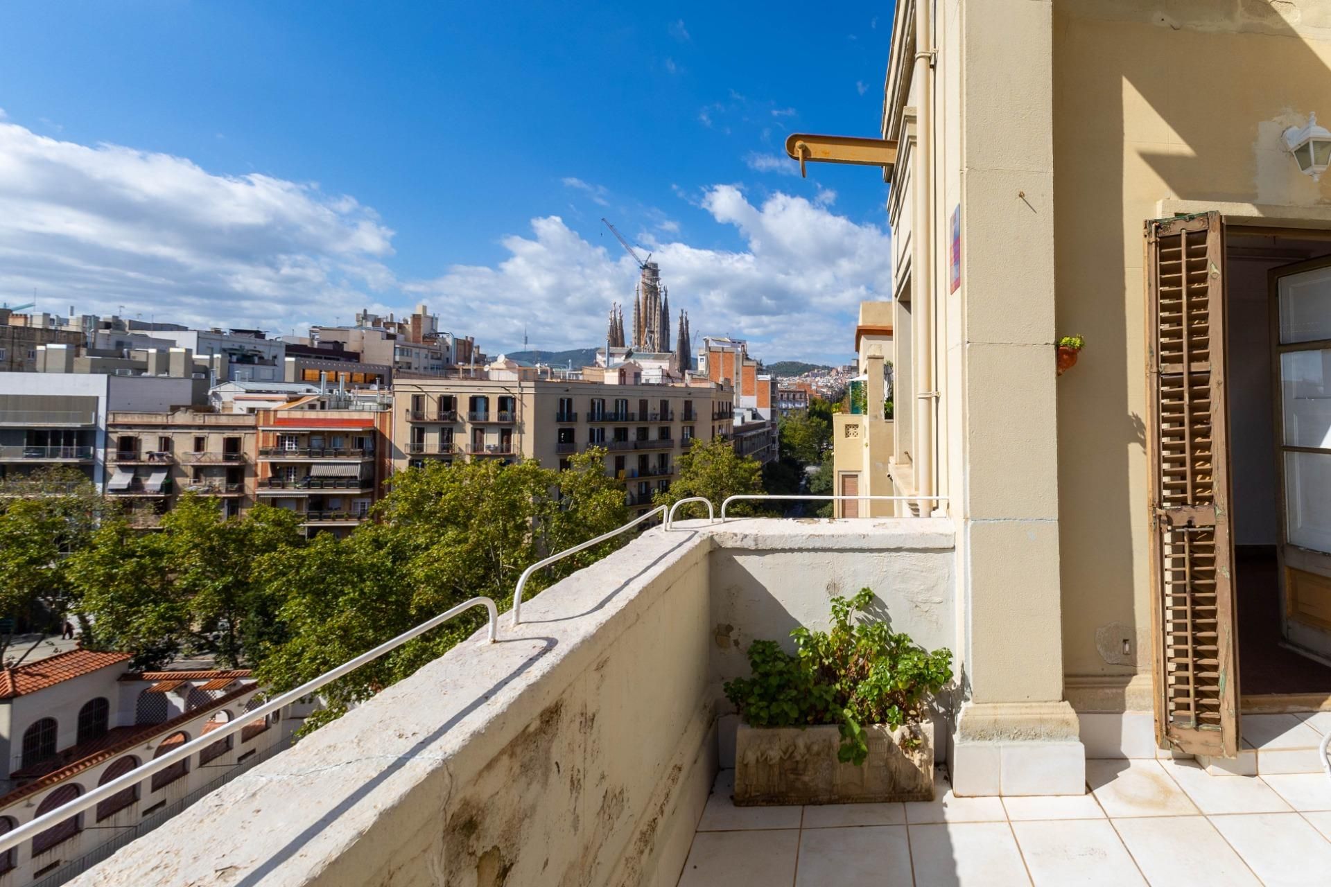 Exterior view of Attic for sale in  Barcelona Capital  with Terrace
