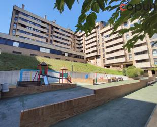 Vista exterior de Àtic de lloguer en Oviedo  amb Terrassa