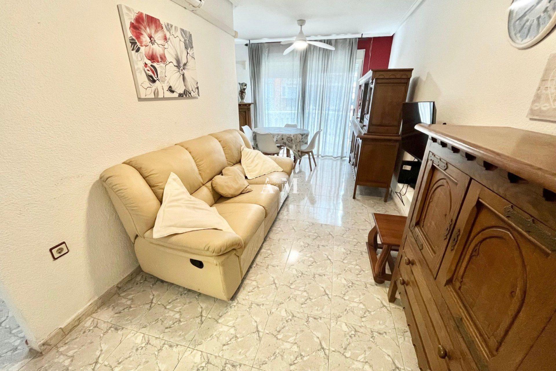 Sala d'estar de Pis de lloguer en Torrevieja amb Aire condicionat, Calefacció i Moblat