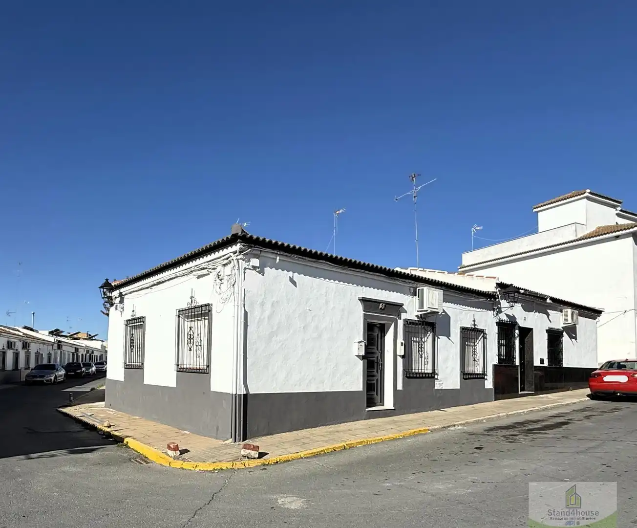 Vista exterior de Casa adosada en venda en Bollullos Par del Condado amb Aire condicionat, Calefacció i Traster