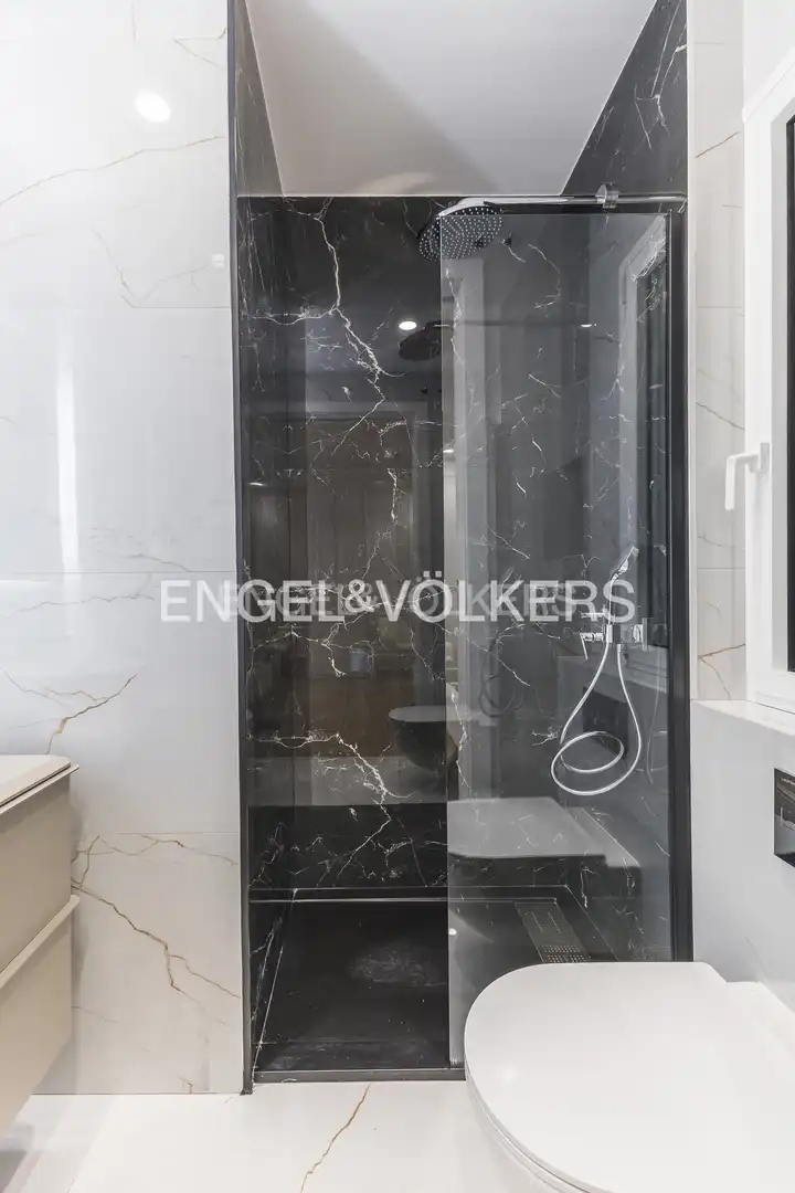 Bathroom of Flat for sale in Madrid  with Air Conditioner, Heating and Furnished
