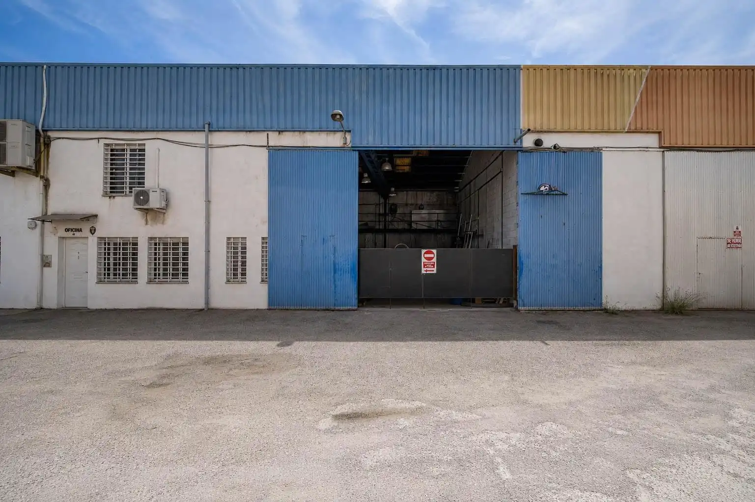Vista exterior de Nau industrial en venda en Atarfe