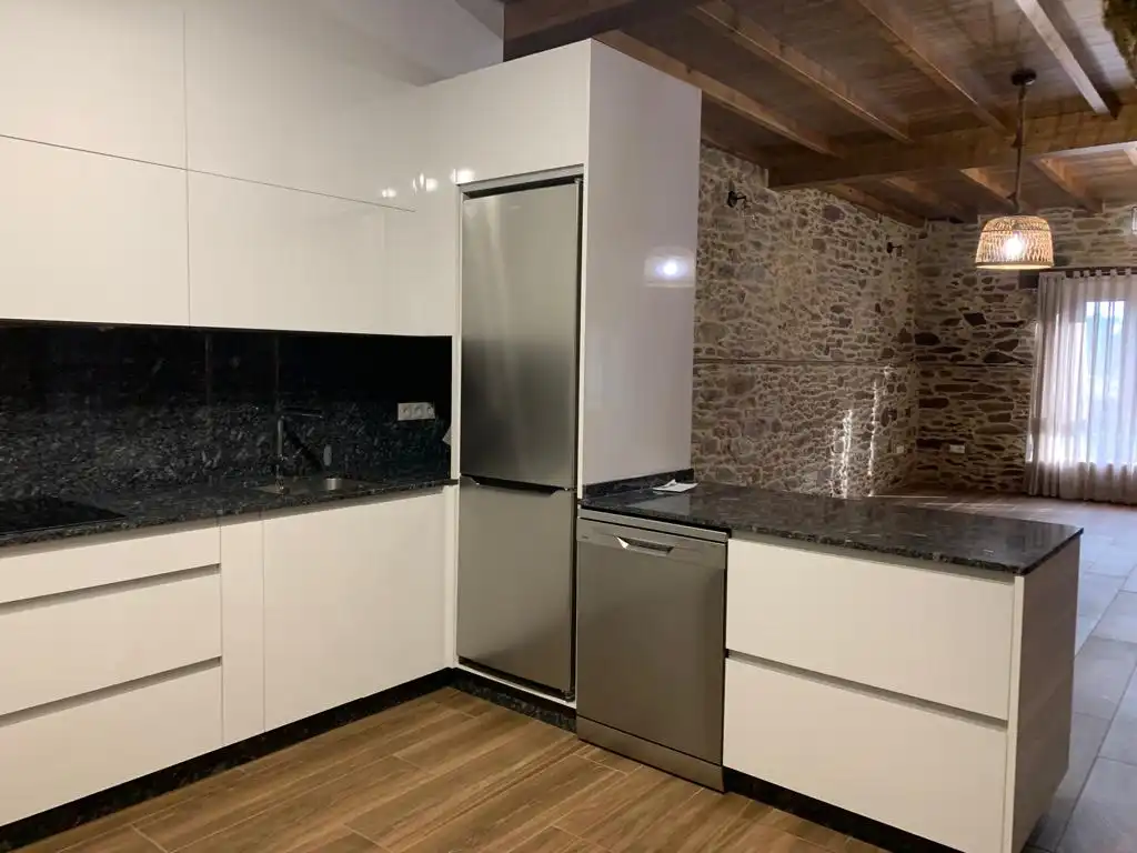 Cuina de Casa o xalet de lloguer en Boqueixón amb Calefacció i Jardí privat