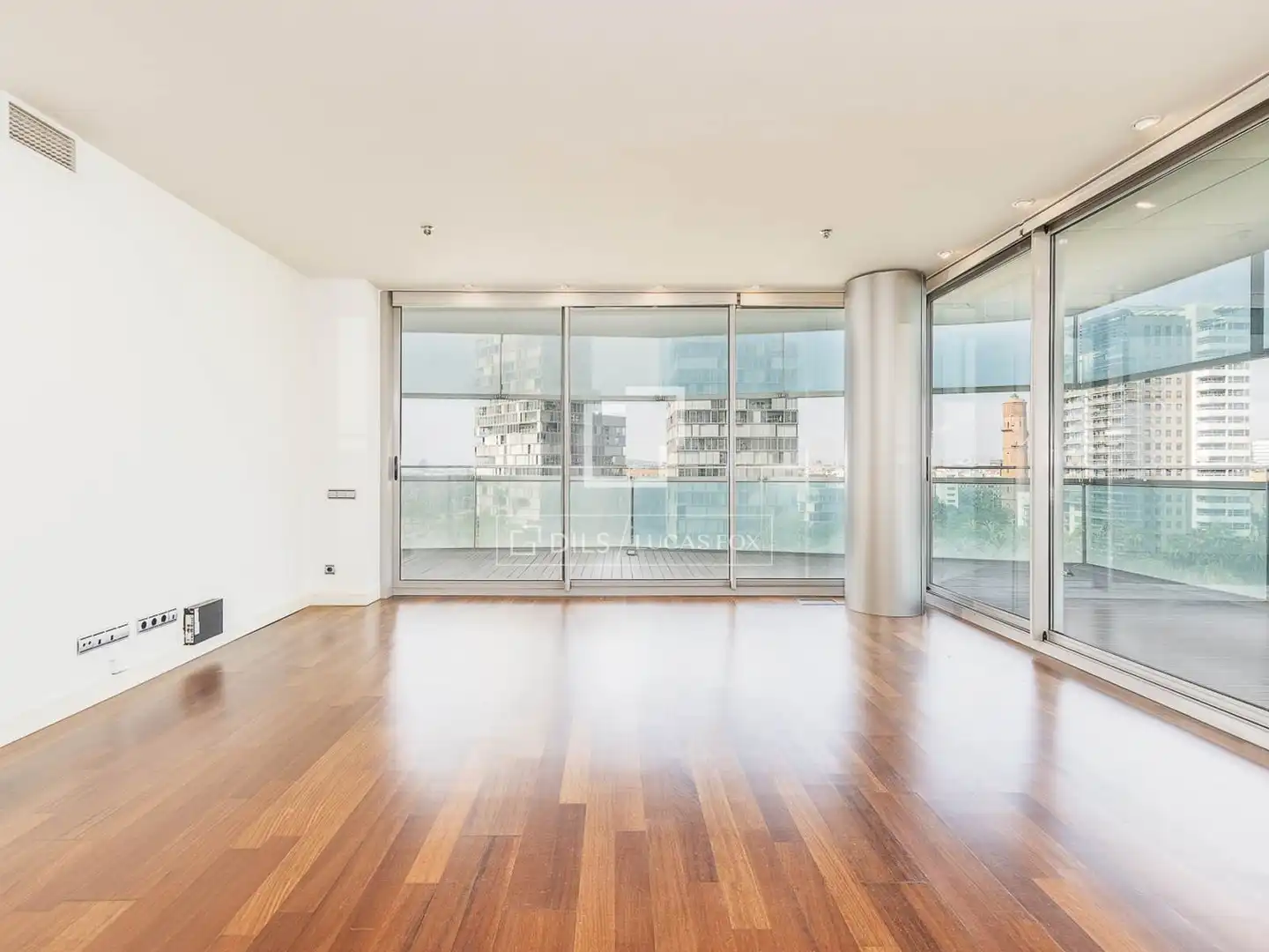 Sala de estar de Piso en venta en Barcelona con Aire acondicionado, Calefacción y Jardín privado