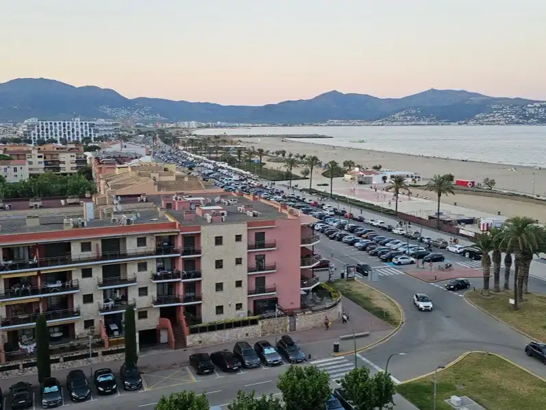 Pis amb piscina en venda a Passeig Marítim 7