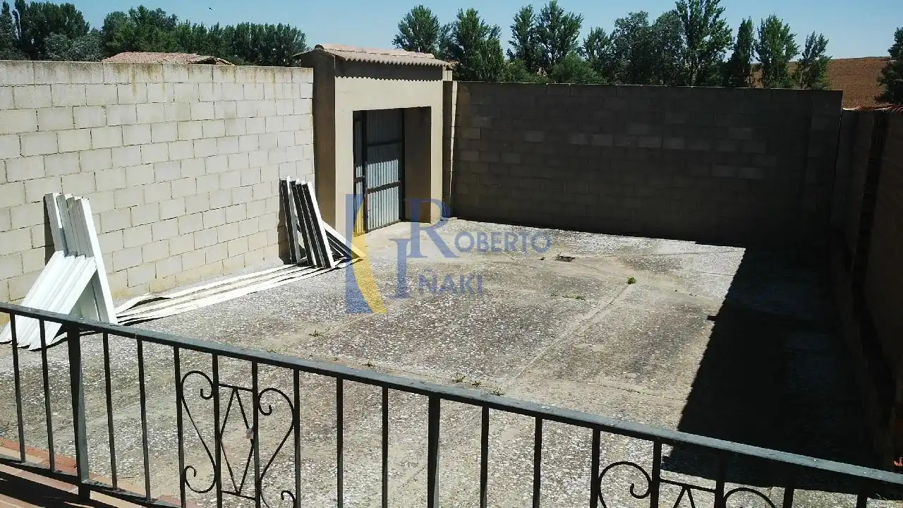 House with garden for sale in Pajares de los Oteros, imagen 5