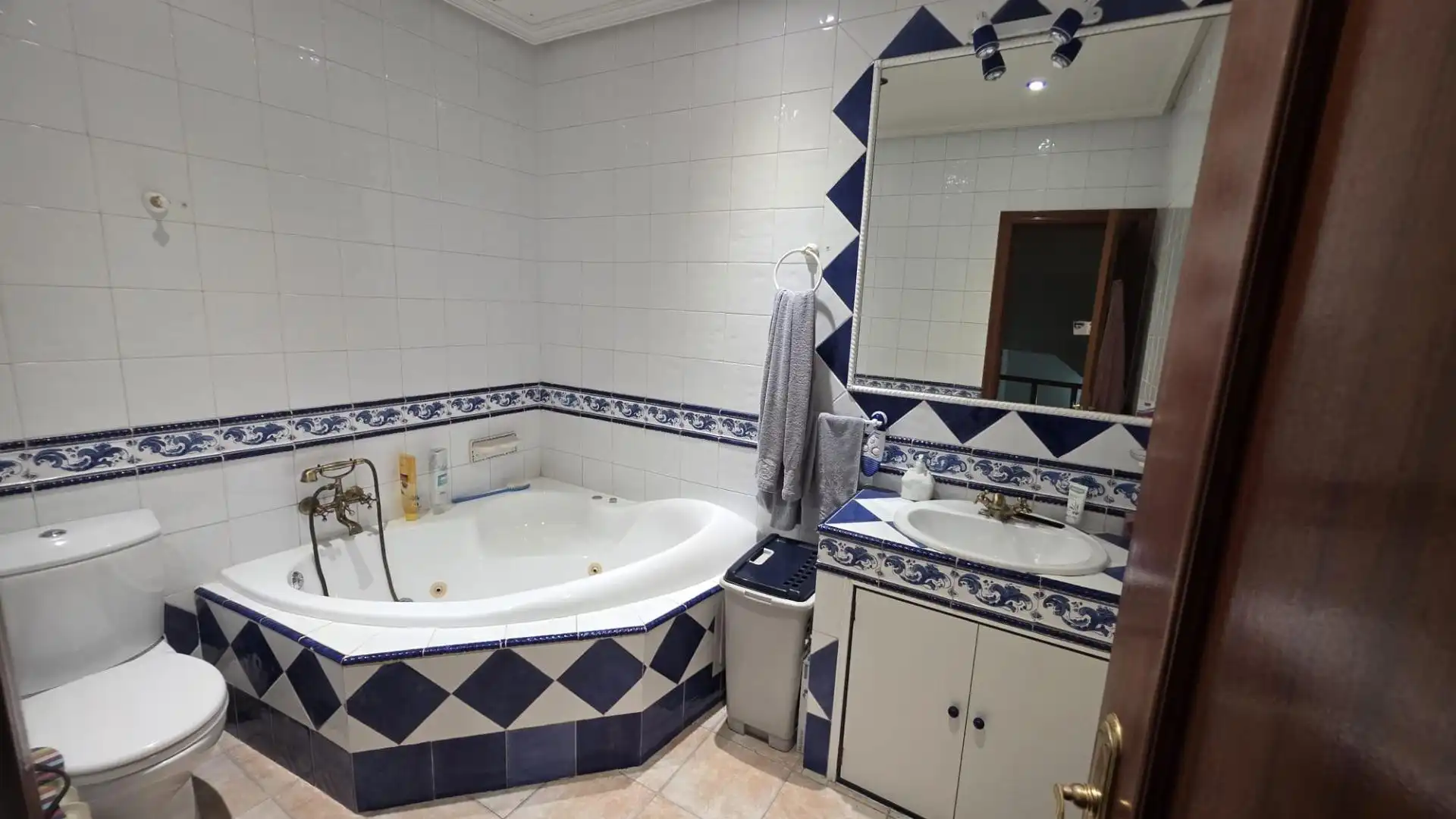 Bany de Casa adosada en venda en Ciudad Real amb Aire condicionat, Calefacció i Terrassa