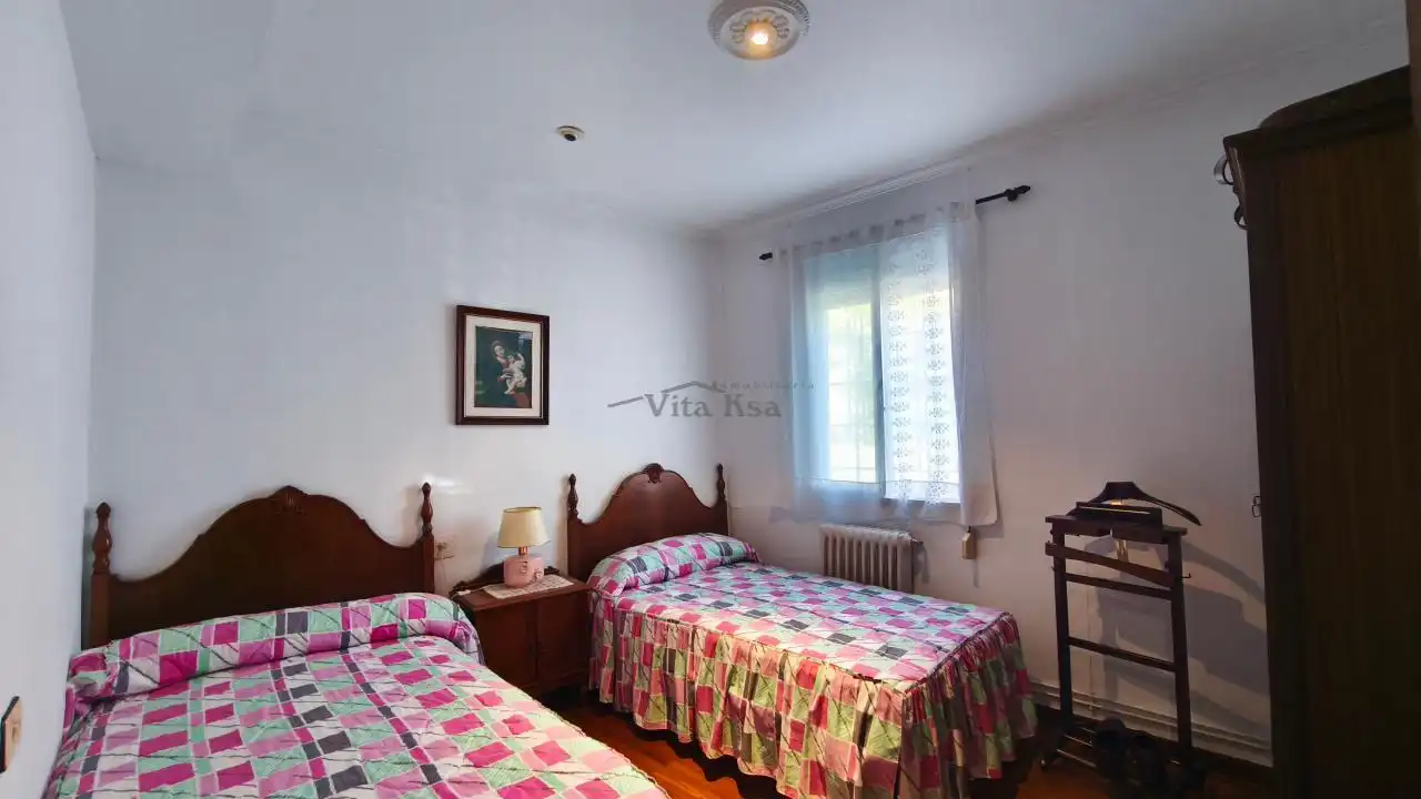 Habitación de Casa o chalet en venta en Ourense Capital  con Calefacción, Jardín privado y Terraza