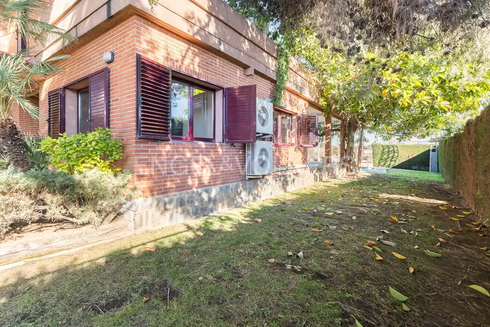 Garden of Houses for sale in La Pobla de Vallbona  with Air Conditioner, Heating and Private garden