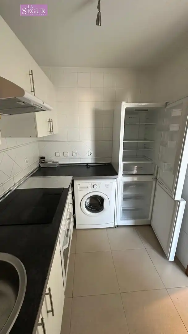 Küche von Wohnung zum Verkauf in Conil de la Frontera mit Klimaanlage, Privatgarten und Abstellraum