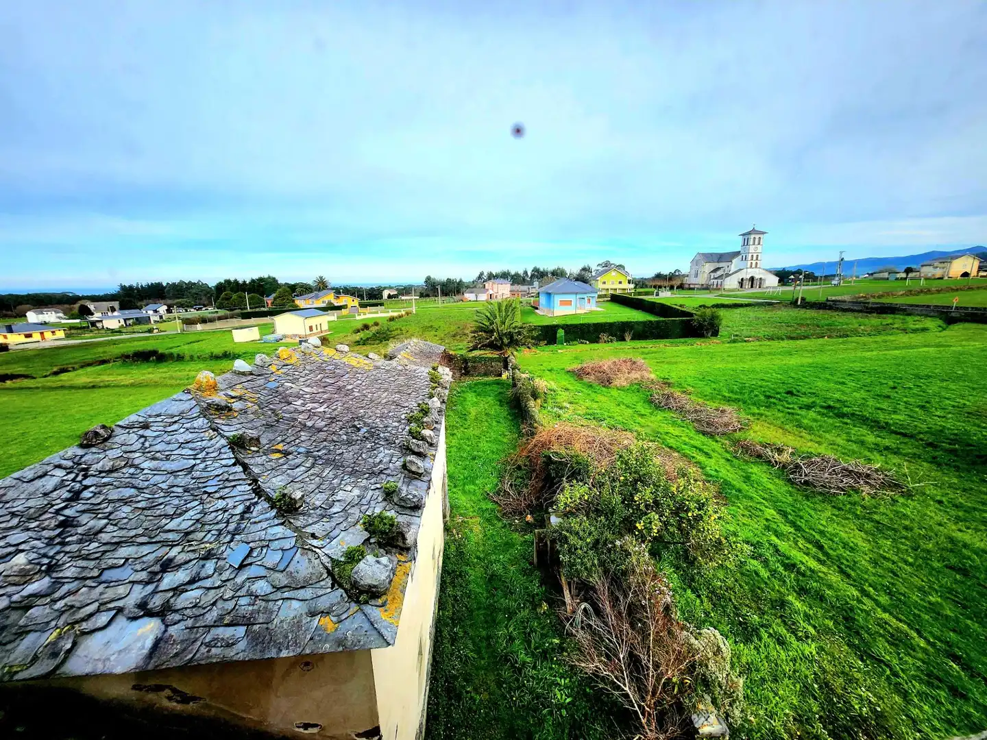 Außenansicht von Country house zum Verkauf in Coaña mit Privatgarten, Abstellraum und Balkon