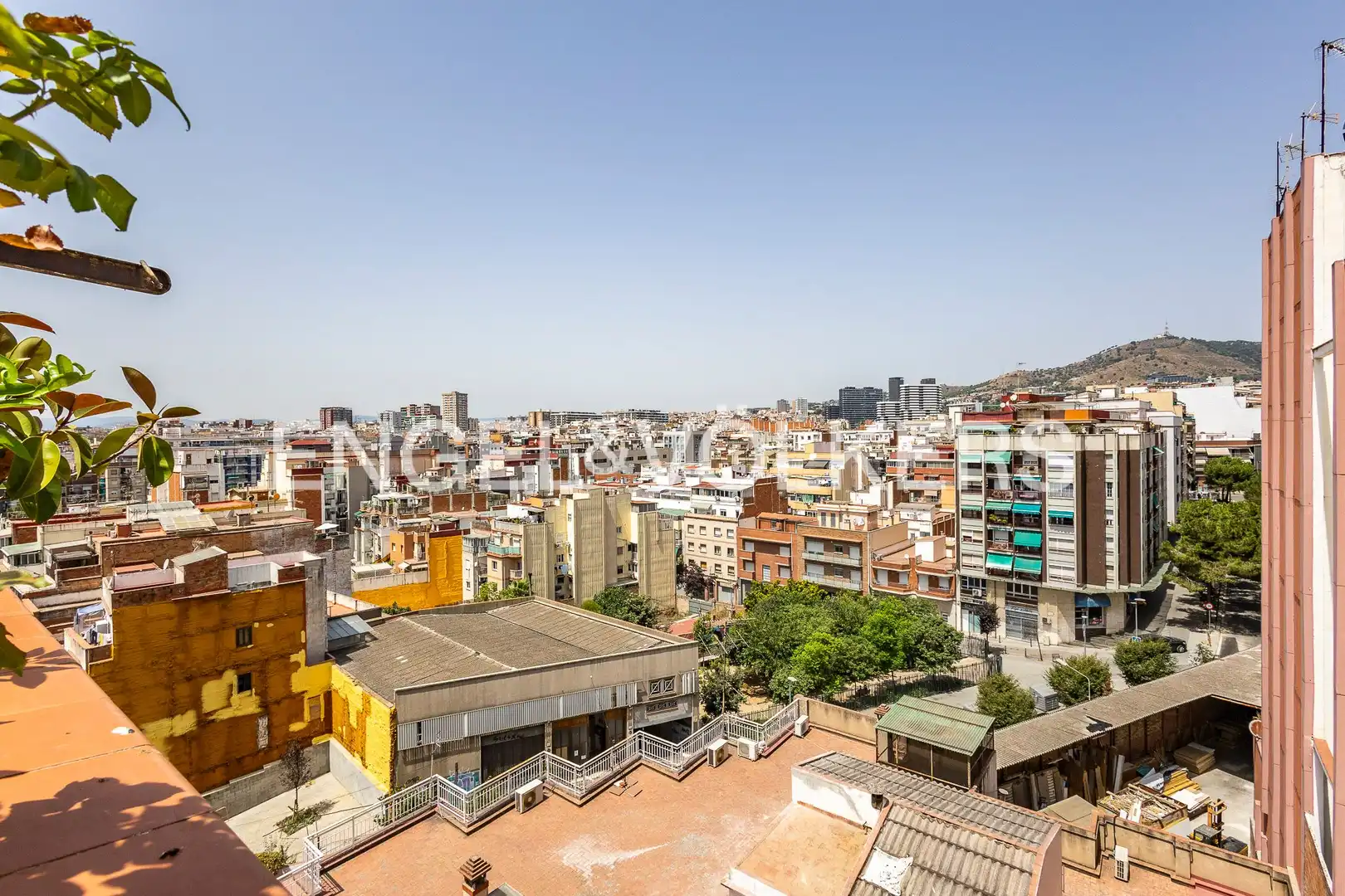 Exterior view of Attic for sale in L'Hospitalet de Llobregat  with Air Conditioner, Heating and Parquet flooring