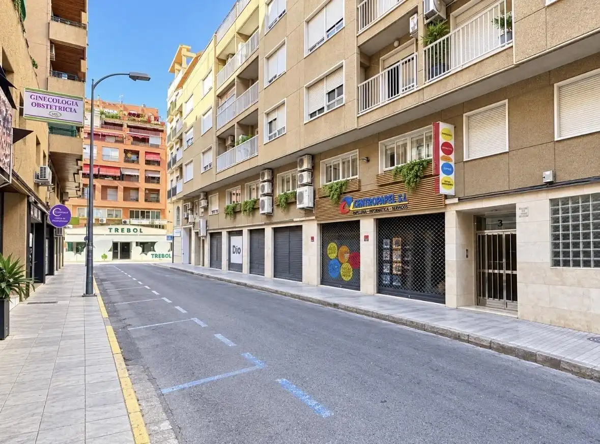 Außenansicht von Dachboden zur Miete in Orihuela mit Klimaanlage, Heizung und Terrasse