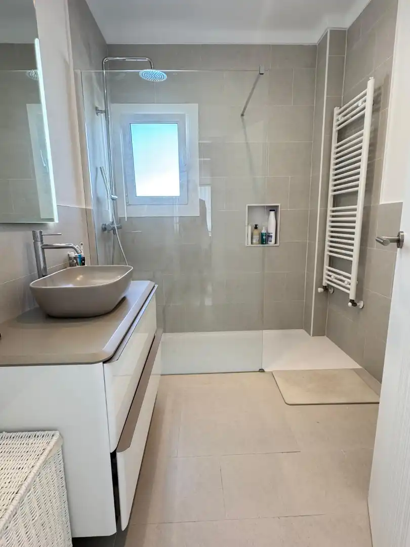 Baño de Casa o chalet en venta en L'Escala con Aire acondicionado, Calefacción y Jardín privado