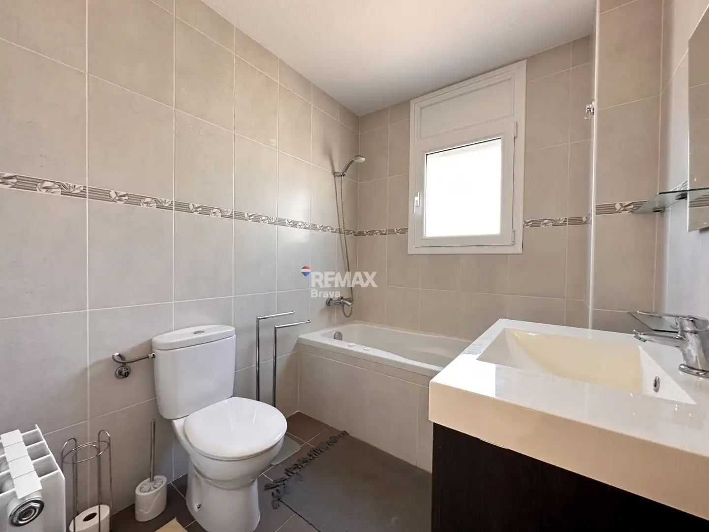 Bany de Casa o xalet en venda en Roses amb Aire condicionat, Jardí privat i Piscina